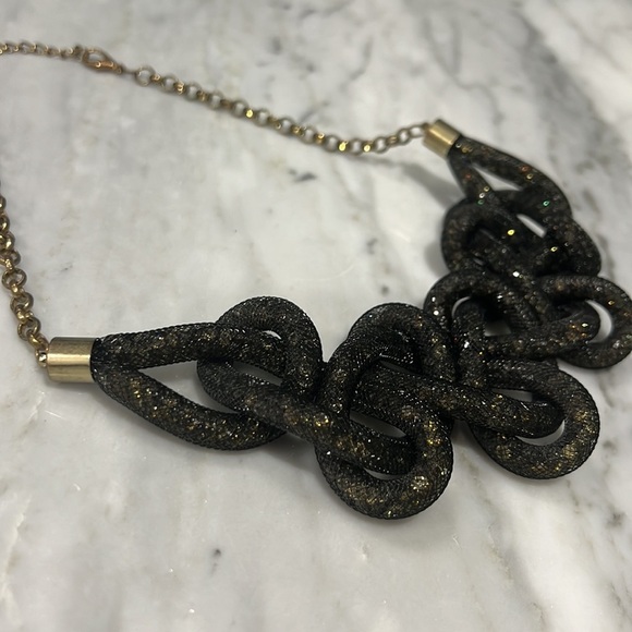 🖤 Beautiful Bib Necklace - Picture 3 of 4